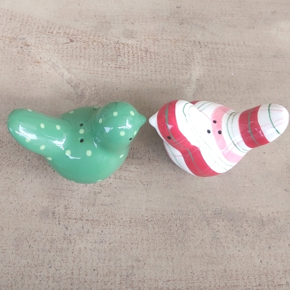 Vintage 1980s  Essential Homes Salt & Pepper Shakers Peppermint and Green Doves - Picture 6 of 12